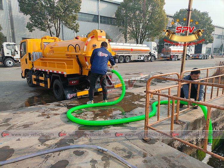 2,000 Litres Sewage Vacuum Truck - Discharge Waste Liquid Test
